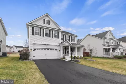 Exterior - 18534 Quantico Gateway Dr, Triangle, VA 22172 photo 2 of 4