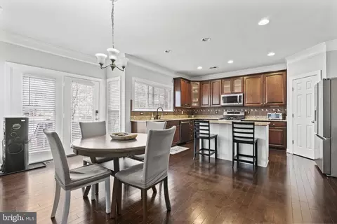 Dining - 18534 Quantico Gateway Dr, Triangle, VA 22172 photo 3 of 3