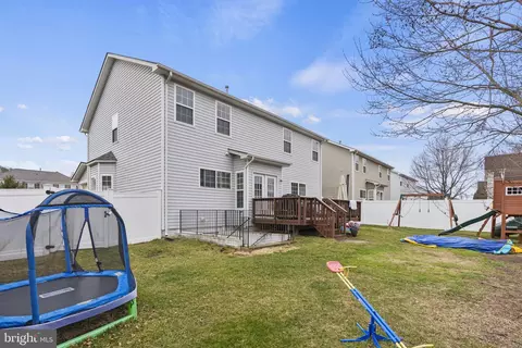 Exterior - 18534 Quantico Gateway Dr, Triangle, VA 22172 photo 4 of 4
