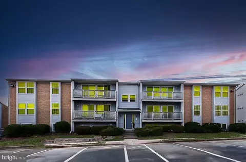 17050 Capri Ln #104, Dumfries, VA 22026