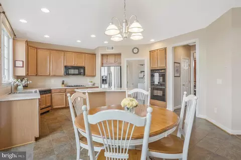 Kitchen - 14041 Clatterbuck Loop, Gainesville, VA 20155 photo 2 of 10