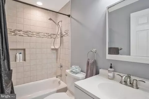 Bath - 14041 Clatterbuck Loop, Gainesville, VA 20155 photo 5 of 5