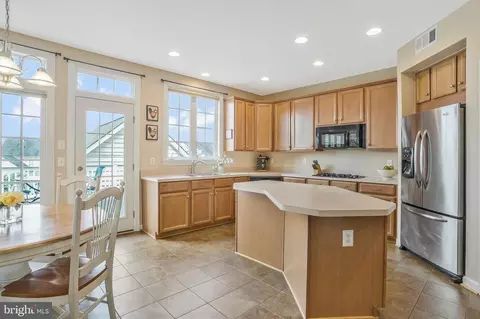 Kitchen - 14041 Clatterbuck Loop, Gainesville, VA 20155 photo 3 of 10