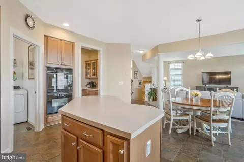 Kitchen - 14041 Clatterbuck Loop, Gainesville, VA 20155 photo 7 of 10
