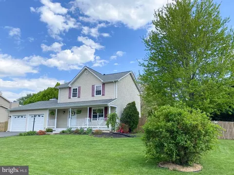 Exterior - 8769 Tomislav St, Manassas, VA 20110 photo 2 of 5