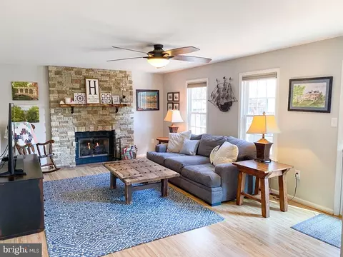 Living - 8769 Tomislav St, Manassas, VA 20110 photo 1 of 4