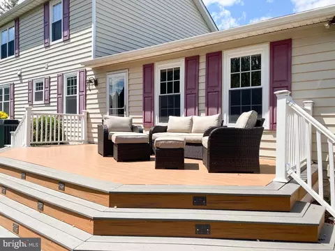 Exterior - 8769 Tomislav St, Manassas, VA 20110 photo 4 of 5