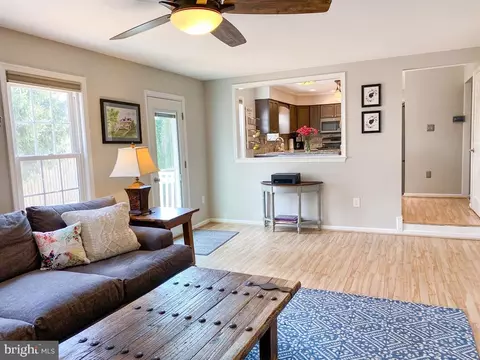 Living - 8769 Tomislav St, Manassas, VA 20110 photo 2 of 4