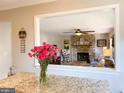 Living - 8769 Tomislav St, Manassas, VA 20110 photo 3 of 4