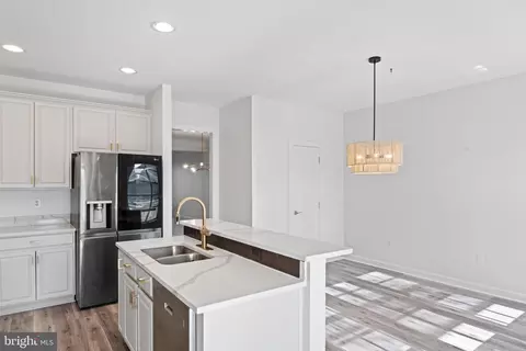 Kitchen - 11768 Robert E Lee Dr, Bristow, VA 20136 photo 6 of 9