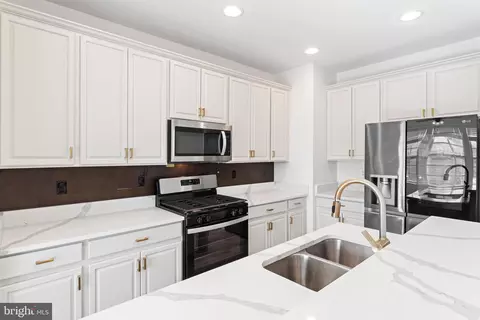 Kitchen - 11768 Robert E Lee Dr, Bristow, VA 20136 photo 3 of 9
