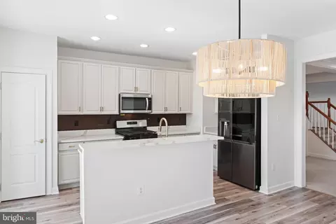 Kitchen - 11768 Robert E Lee Dr, Bristow, VA 20136 photo 5 of 9