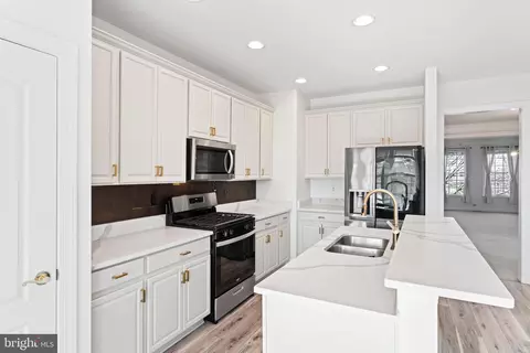 Kitchen - 11768 Robert E Lee Dr, Bristow, VA 20136 photo 4 of 9