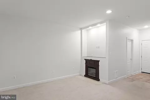 Living - 11768 Robert E Lee Dr, Bristow, VA 20136 photo 1 of 2