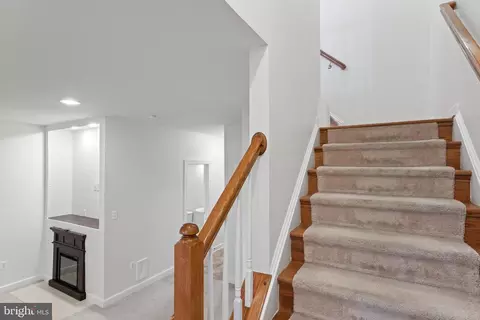 Entry Way - 11768 Robert E Lee Dr, Bristow, VA 20136 photo 4 of 8