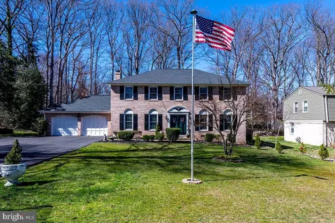 3237 Riverview Dr, Triangle, VA 22172