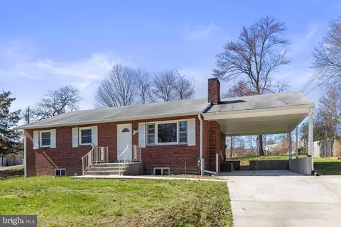 4139 Anderson Rd, Triangle, VA 22172