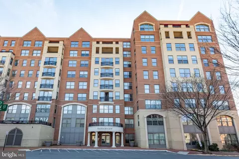 485 Harbor Side St #909, Woodbridge, VA 22191