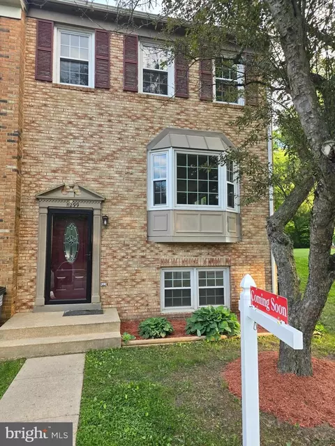 11299 Edgemoor Ct, Woodbridge, VA 22192