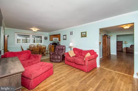 Living - 7303 Mariposa, Manassas, VA 20112 photo 2 of 4