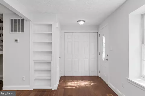 Entry Way - 3650 Wharf Ln, Triangle, VA 22172 photo 1 of 3