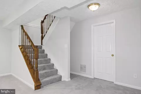 Entry Way - 3650 Wharf Ln, Triangle, VA 22172 photo 3 of 3