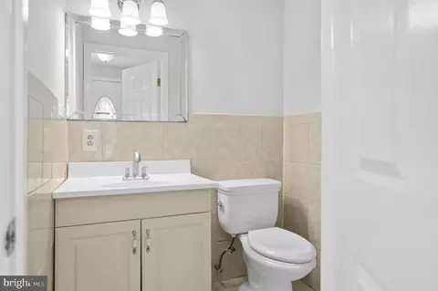 Bath - 3650 Wharf Ln, Triangle, VA 22172 photo 1 of 8