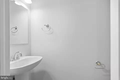 Bath - 3650 Wharf Ln, Triangle, VA 22172 photo 8 of 8