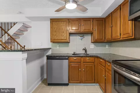 Kitchen - 3650 Wharf Ln, Triangle, VA 22172 photo 4 of 5