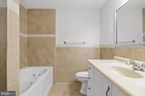 Bath - 3650 Wharf Ln, Triangle, VA 22172 photo 6 of 8