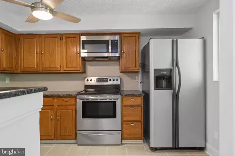 Kitchen - 3650 Wharf Ln, Triangle, VA 22172 photo 3 of 5