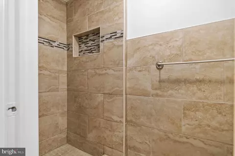 Bath - 3650 Wharf Ln, Triangle, VA 22172 photo 4 of 8