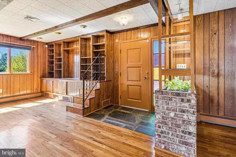 Entry Way - 8405 Sunset Dr, Manassas, VA 20110 photo 1 of 3