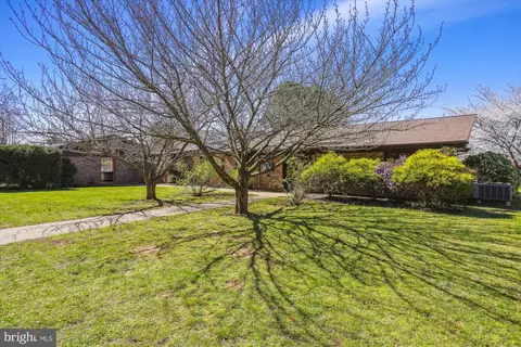 Exterior - 8405 Sunset Dr, Manassas, VA 20110 photo 6 of 16