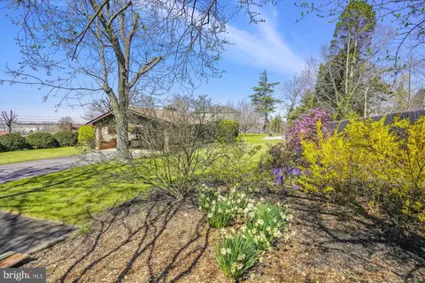 Exterior - 8405 Sunset Dr, Manassas, VA 20110 photo 5 of 16
