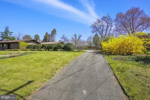 Exterior - 8405 Sunset Dr, Manassas, VA 20110 photo 3 of 16