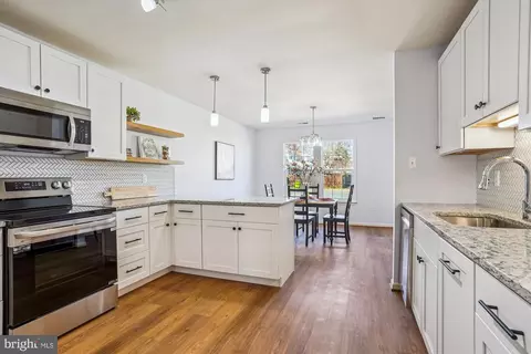18077 Olde Port Ln, Triangle, VA 22172 photo 5