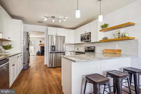 18077 Olde Port Ln, Triangle, VA 22172 photo 4