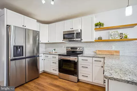 18077 Olde Port Ln, Triangle, VA 22172 photo 6