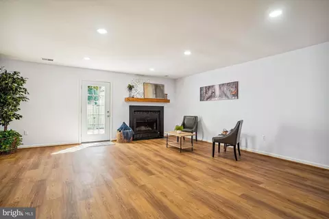 18077 Olde Port Ln, Triangle, VA 22172 photo 8
