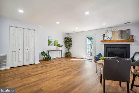 18077 Olde Port Ln, Triangle, VA 22172 photo 9
