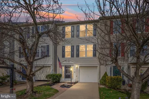 9078 Falcon Glen Ct, Bristow, VA 20136