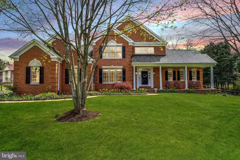 4401 Canterbury Ln, Gainesville, VA 20155