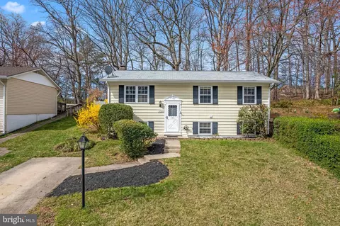12522 Oakwood Dr, Woodbridge, VA 22192