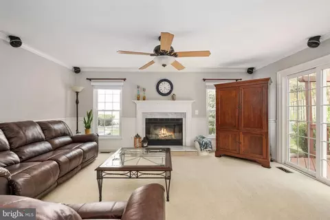Living - 9051 Cottage Loop, Bristow, VA 20136 photo 3 of 4
