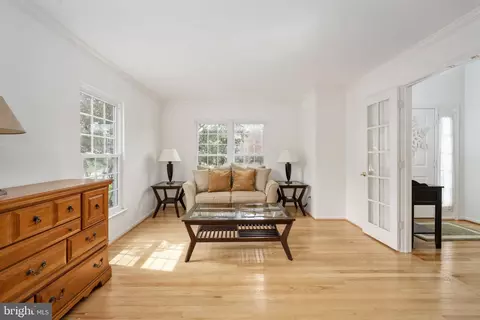 Living - 9051 Cottage Loop, Bristow, VA 20136 photo 2 of 4