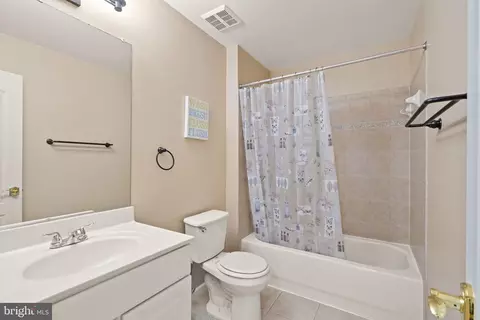 Bath - 8102 Ebert Dr, Manassas, VA 20112 photo 7 of 8
