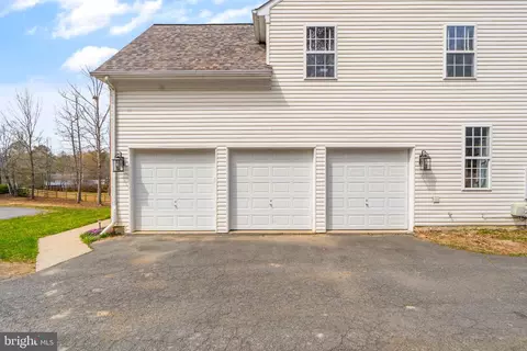 Exterior - 8102 Ebert Dr, Manassas, VA 20112 photo 20 of 20