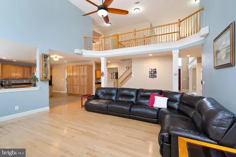 Living - 8102 Ebert Dr, Manassas, VA 20112 photo 7 of 15