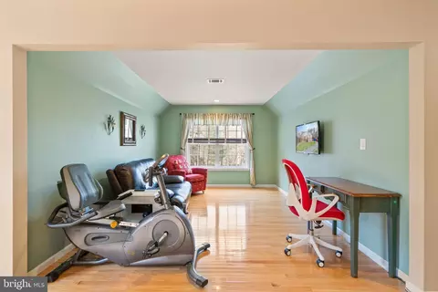 Living - 8102 Ebert Dr, Manassas, VA 20112 photo 9 of 15